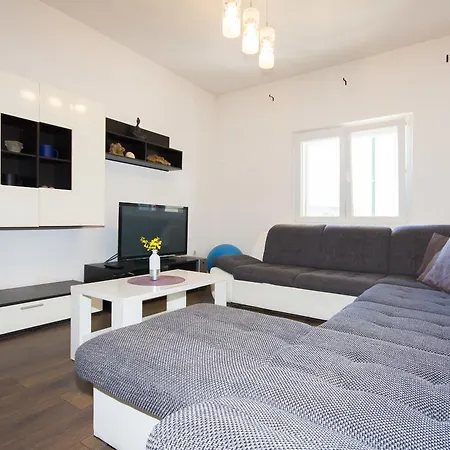 Apartman Lucia Apartment