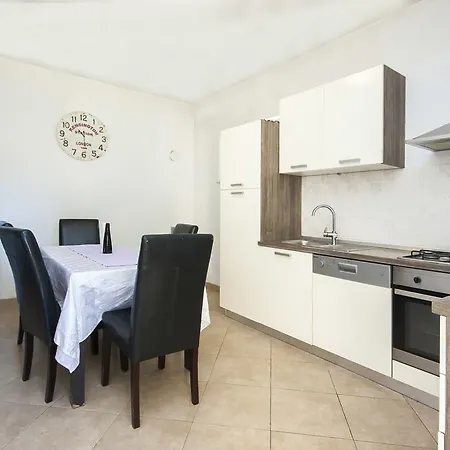 Apartman Lucia *