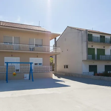 Apartment Apartman Lucia *